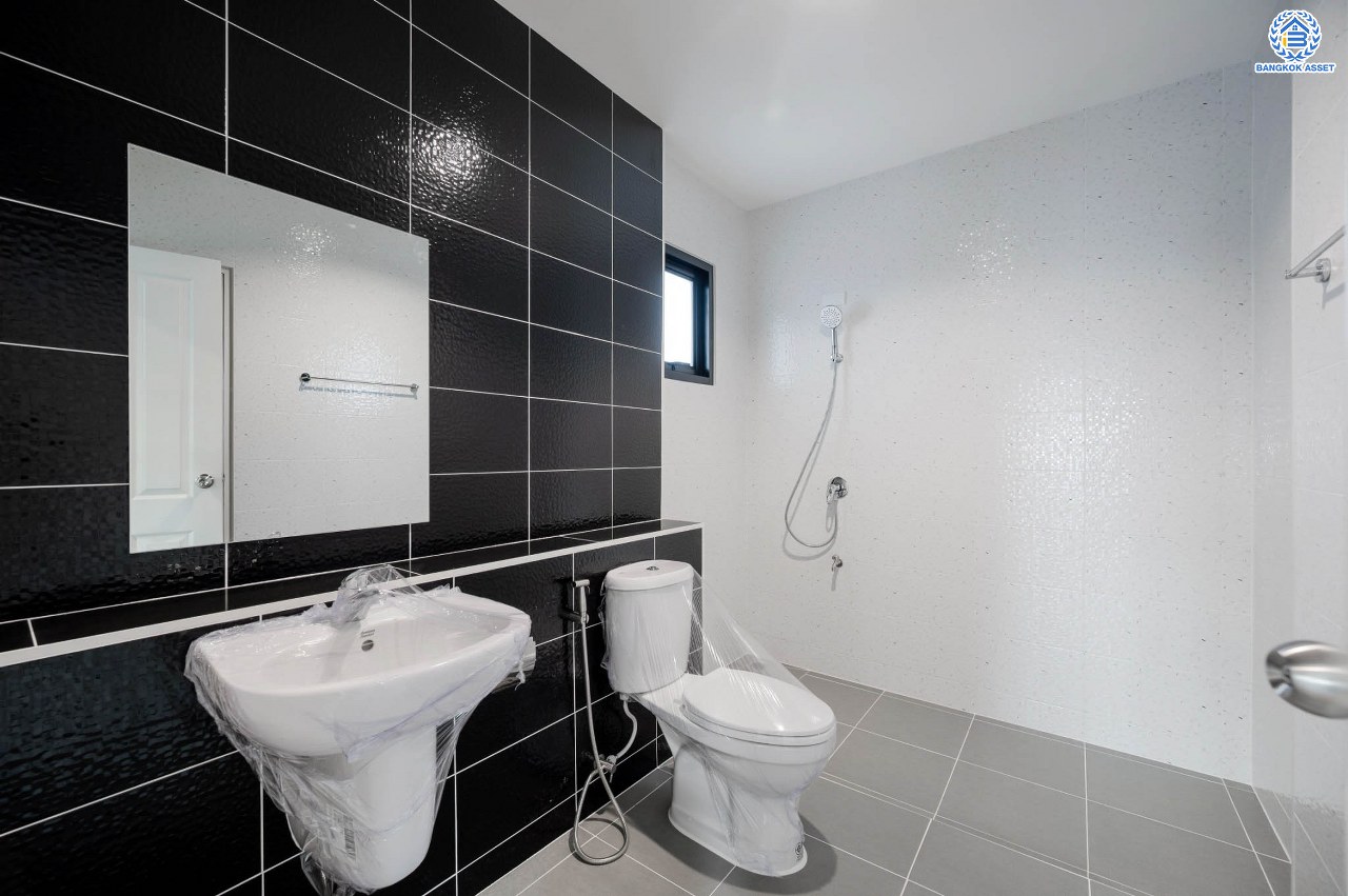 บ้านมือสองตกแต่งใหม่ โครงการ ลลิลอินเดอะพาร์ค บางใหญ่ บ้านเดี่ยว เนื้อที่ 54.60 ตร.ว. ฟังก์ชัน 3 ห้องนอน 2 ห้องน้ำ 1 ห้องอเนกประสงค์ 1 ที่จอดรถ บนทำเลเดินทางสะดวก ใกล้เซ็นทรัลเวสต์เกต ทางด่วน "กาญจนาภิเษก และรถไฟฟ้าสายสีม่วง "สถานีตลาดบางใหญ่"...